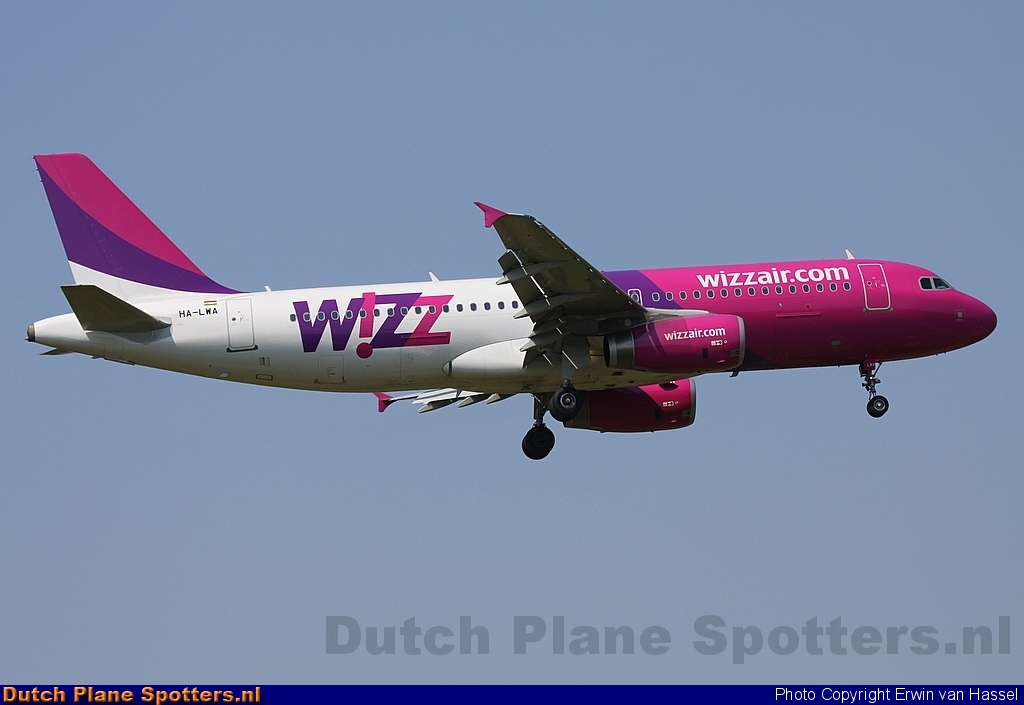 HA-LWA Airbus A320 Wizz Air by Erwin van Hassel