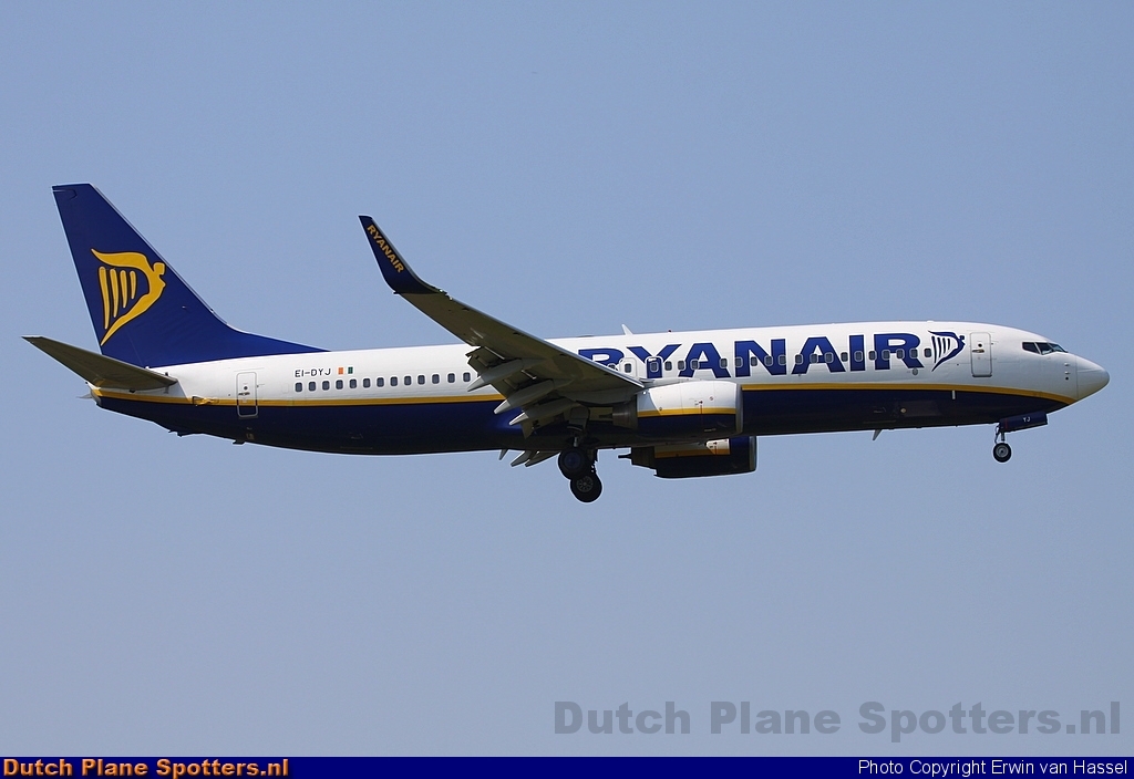 EI-DYJ Boeing 737-800 Ryanair by Erwin van Hassel