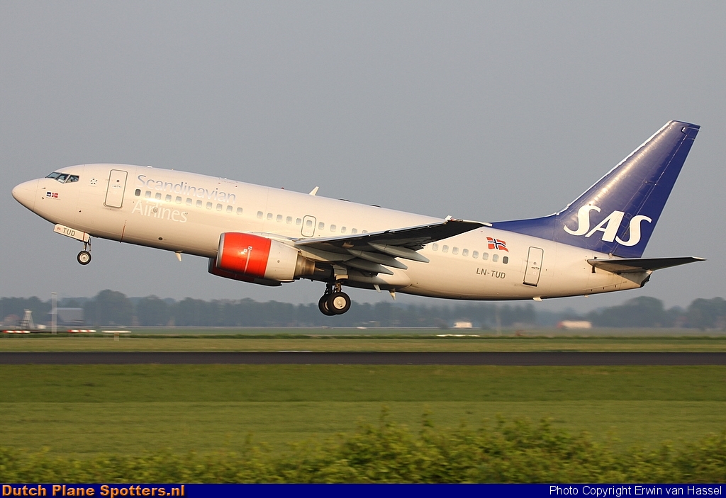 LN-TUD Boeing 737-700 SAS Scandinavian Airlines by Erwin van Hassel