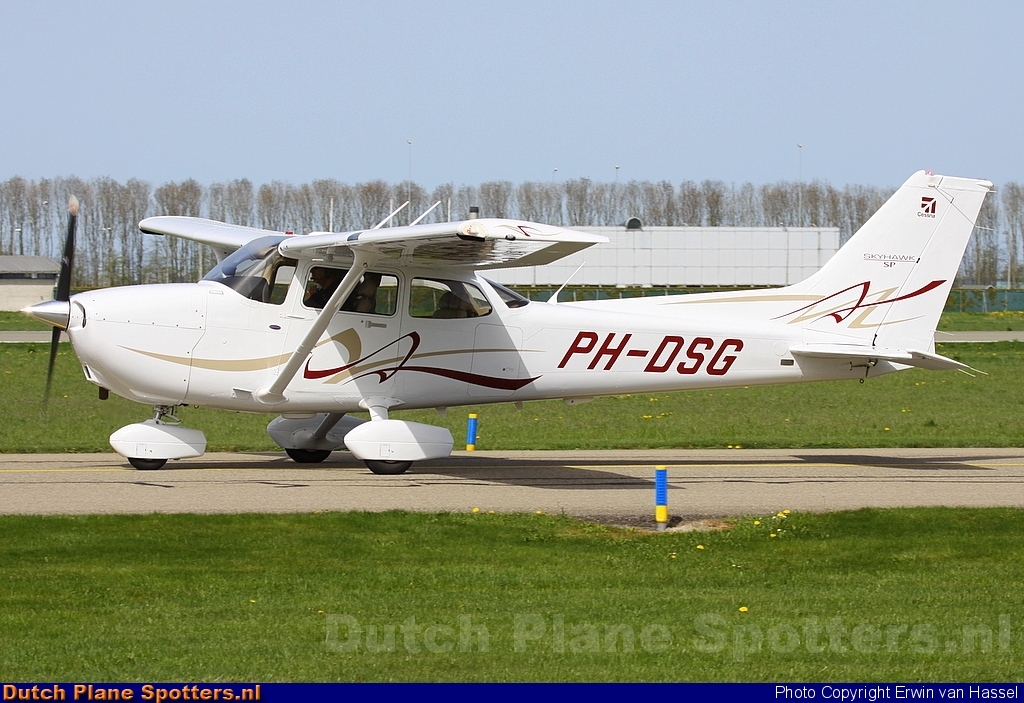 PH-DSG Cessna 172 Skyhawk Private by Erwin van Hassel