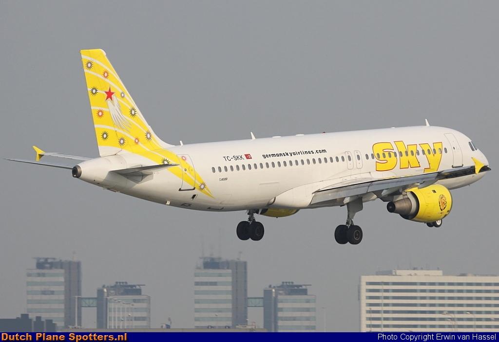 TC-SKK Airbus A320 Sky Airlines by Erwin van Hassel