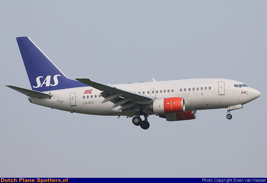 LN-RPZ Boeing 737-600 SAS Scandinavian Airlines by Erwin van Hassel