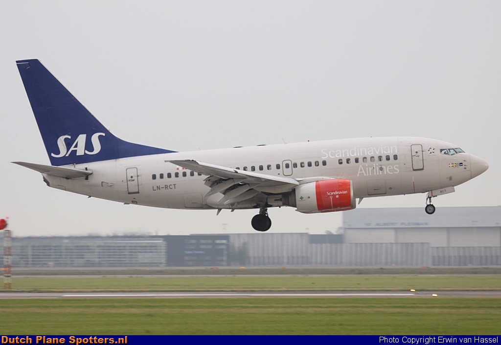 LN-RCT Boeing 737-600 SAS Scandinavian Airlines by Erwin van Hassel