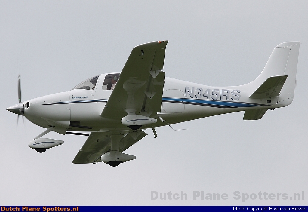 N345SR Cirrus SR-22 Private by Erwin van Hassel