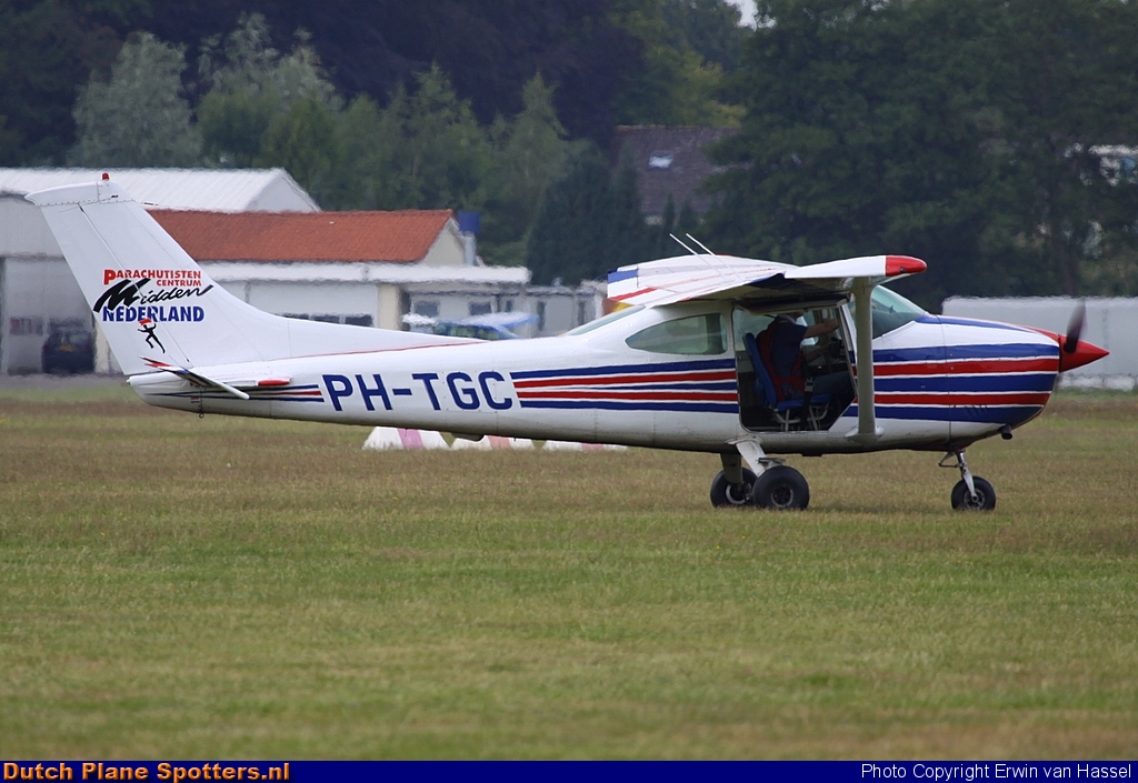 PH-TGC Cessna 182 Skylane Private by Erwin van Hassel