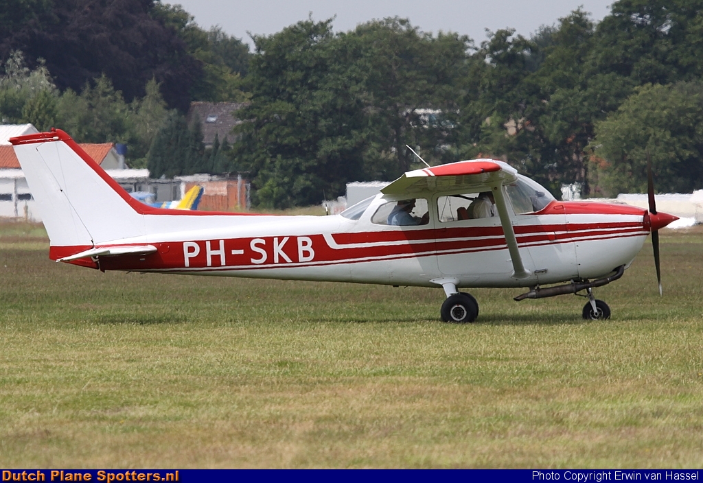 PH-SKB Cessna 172 Skyhawk Private by Erwin van Hassel