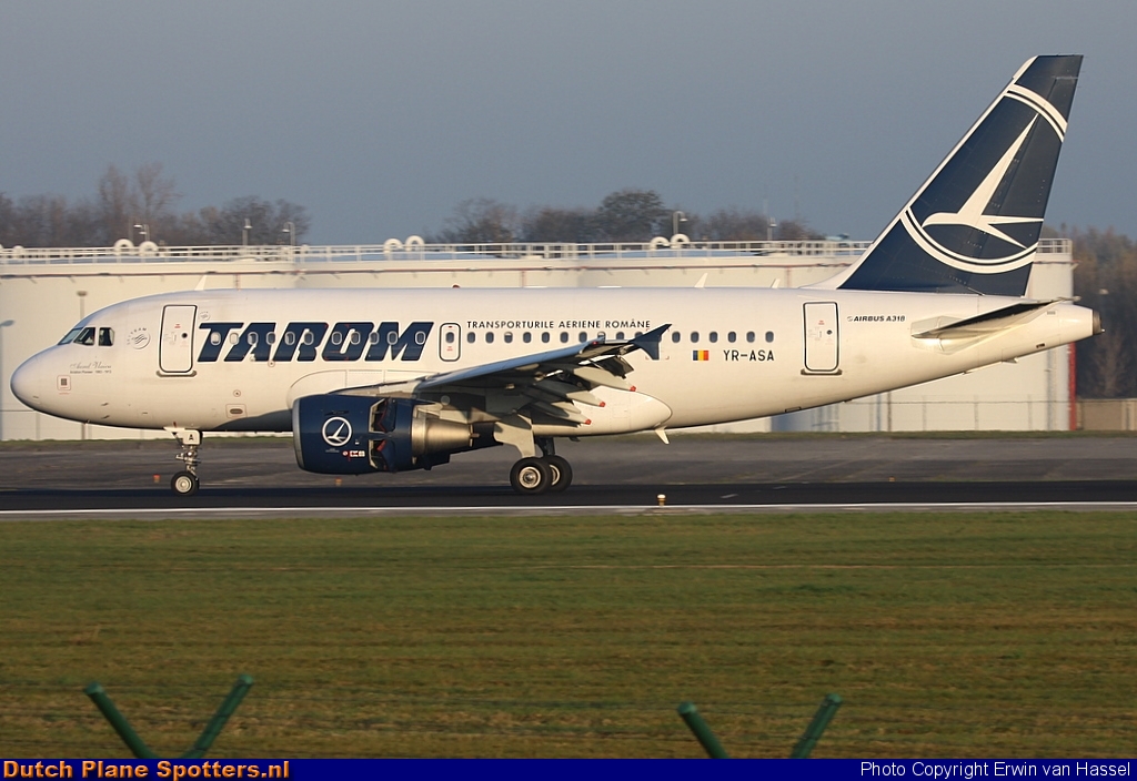 YR-ASA Airbus A318 TAROM by Erwin van Hassel