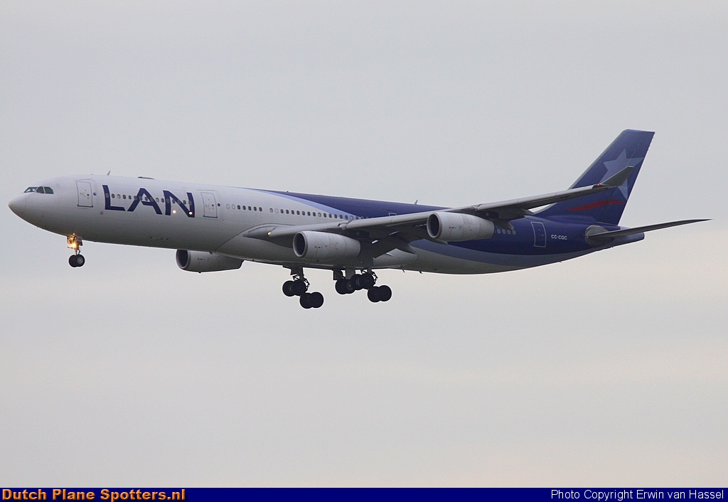 CC-CQC Airbus A340-300 LAN Chile by Erwin van Hassel