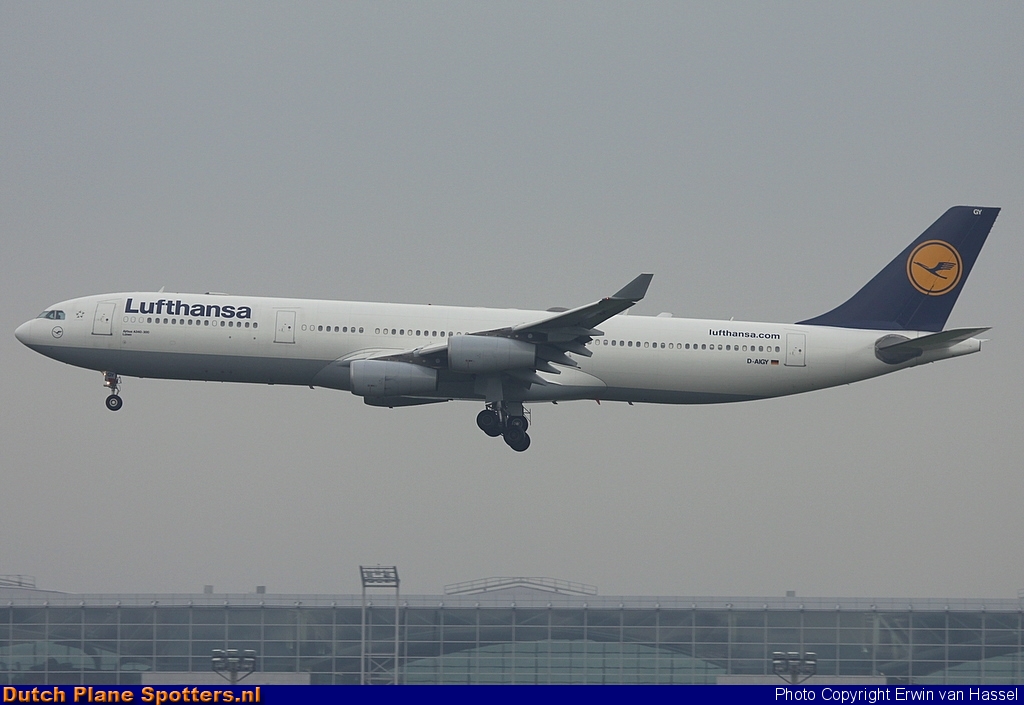 D-AIGY Airbus A340-300 Lufthansa by Erwin van Hassel