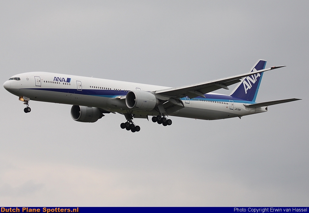 JA733A Boeing 777-300 All Nippon Airlines by Erwin van Hassel