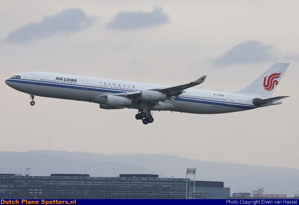 B-2390 Airbus A340-300 Air China by Erwin van Hassel