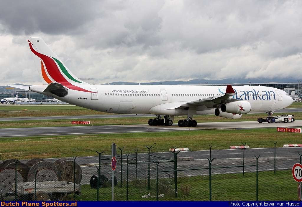 4R-ADE Airbus A340-300 SriLankan Airlines by Erwin van Hassel