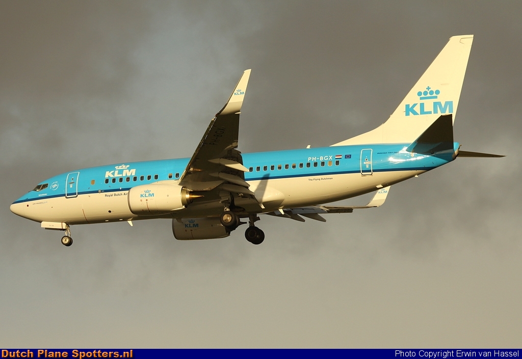 PH-BGX Boeing 737-700 KLM Royal Dutch Airlines by Erwin van Hassel