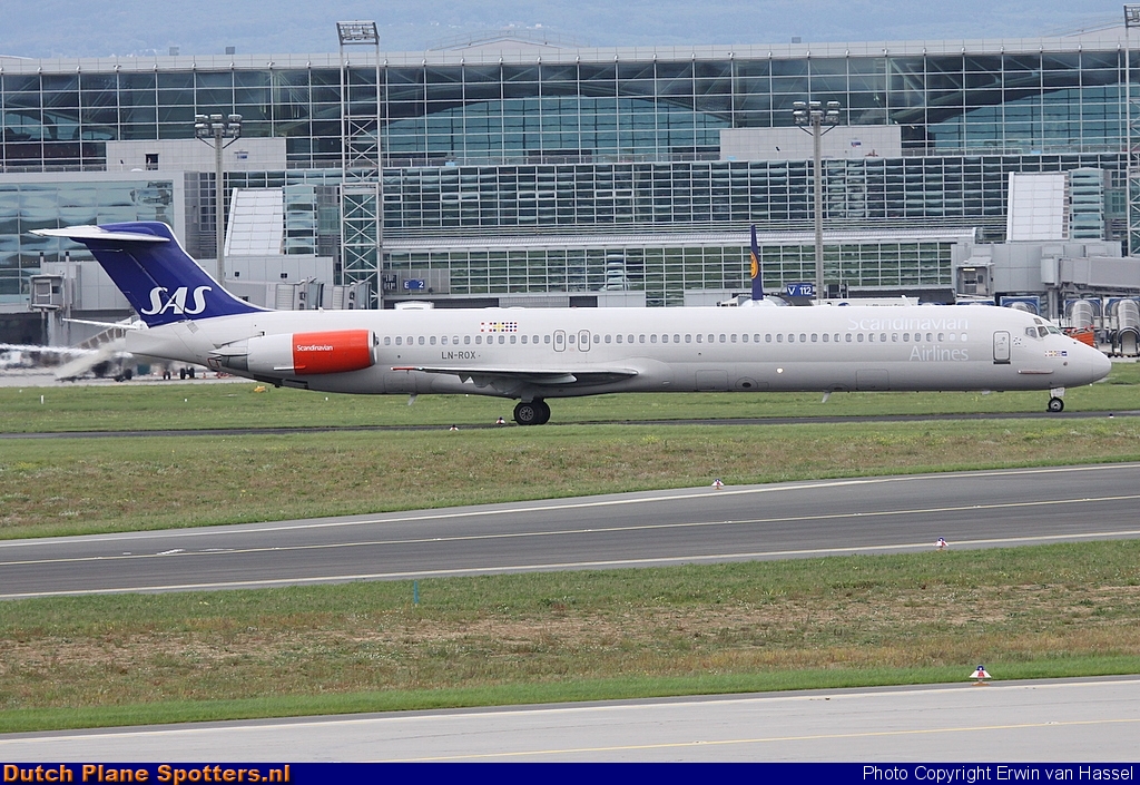 LN-ROX McDonnell Douglas MD-82 SAS Scandinavian Airlines by Erwin van Hassel