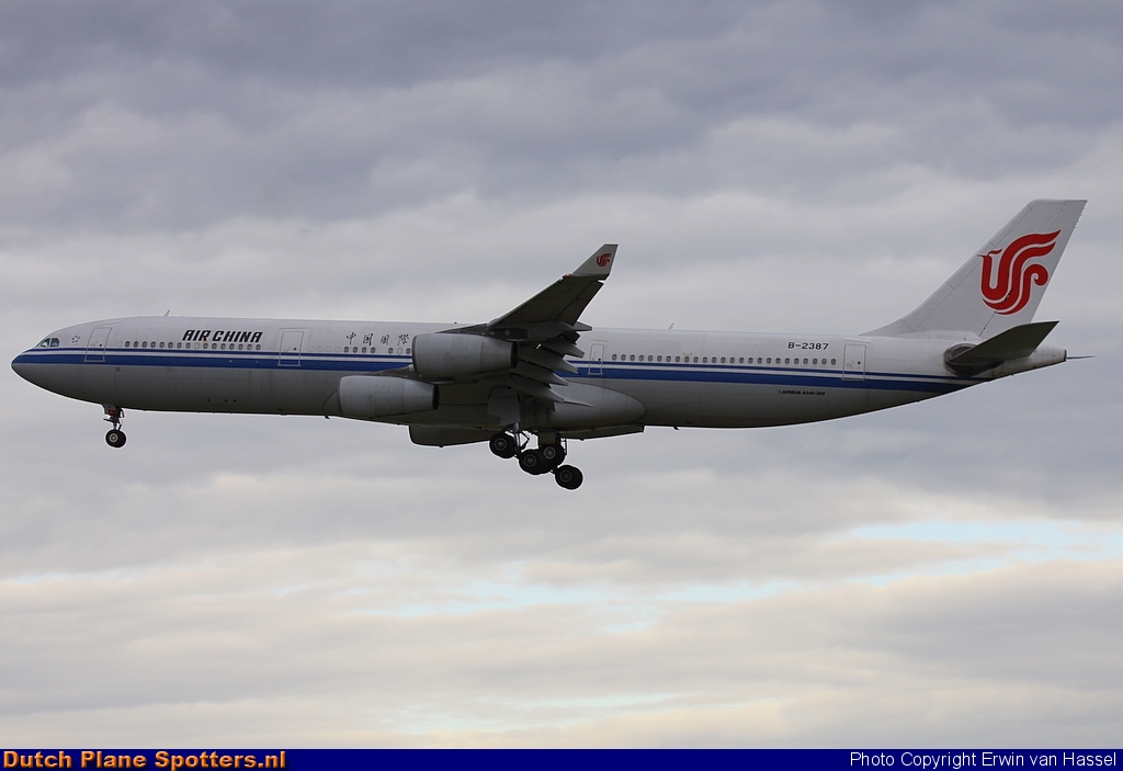 B-2387 Airbus A340-300 Air China by Erwin van Hassel