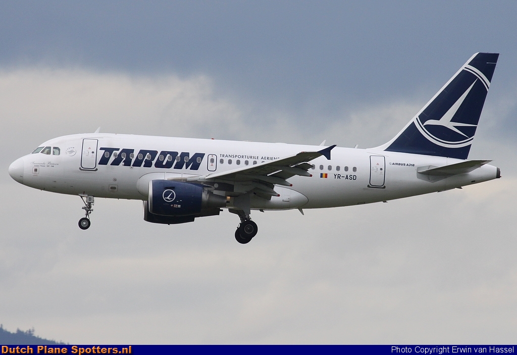 YR-ASD Airbus A318 TAROM by Erwin van Hassel