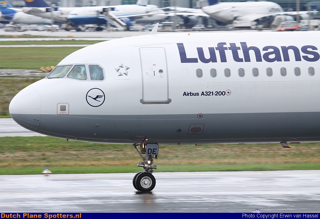 D-AIDE Airbus A321 Lufthansa by Erwin van Hassel