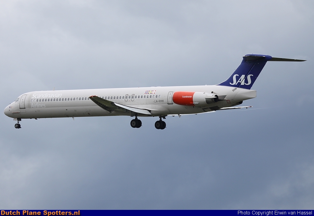 LN-RMM McDonnell Douglas MD-82 SAS Scandinavian Airlines by Erwin van Hassel