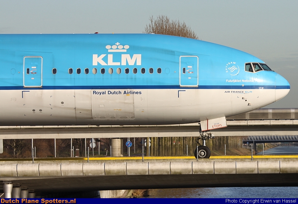PH-BVB Boeing 777-300 KLM Royal Dutch Airlines by Erwin van Hassel