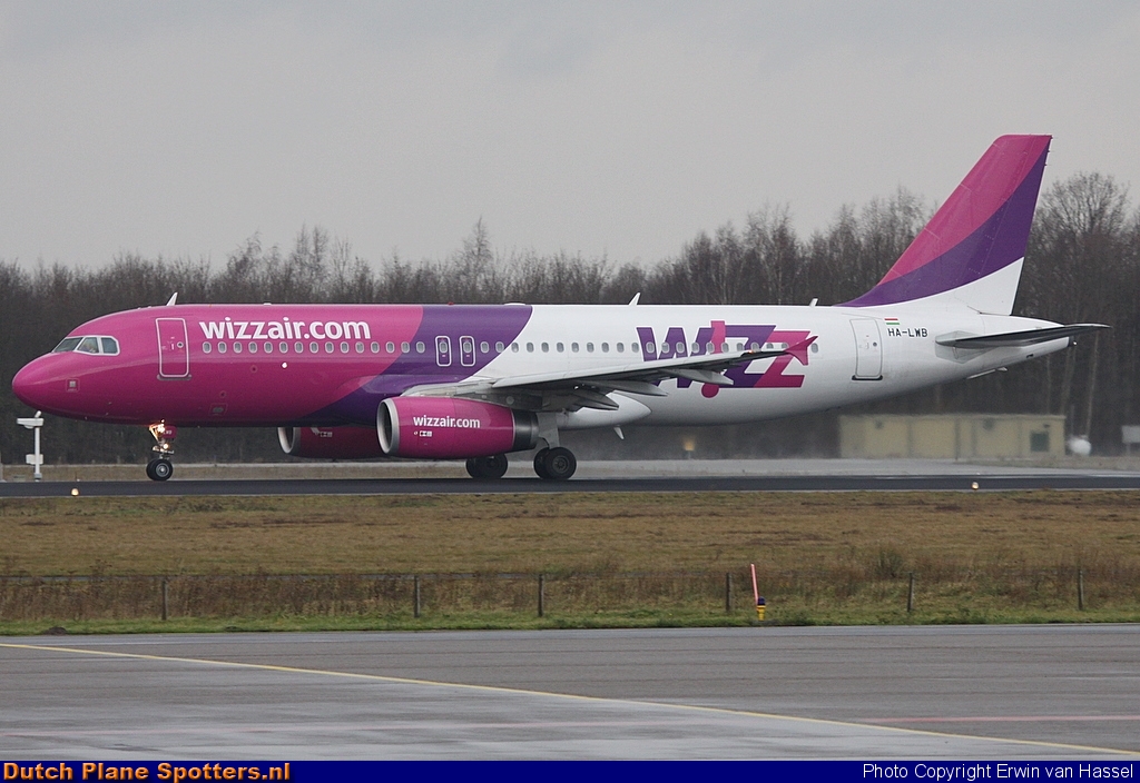 HA-LWB Airbus A320 Wizz Air by Erwin van Hassel