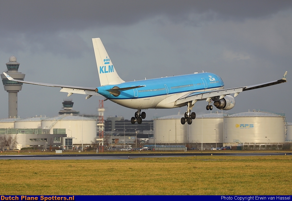 PH-AOI Airbus A330-200 KLM Royal Dutch Airlines by Erwin van Hassel