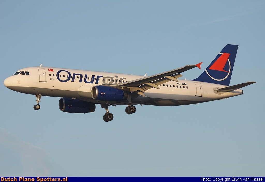 TC-OBE Airbus A320 Onur Air by Erwin van Hassel