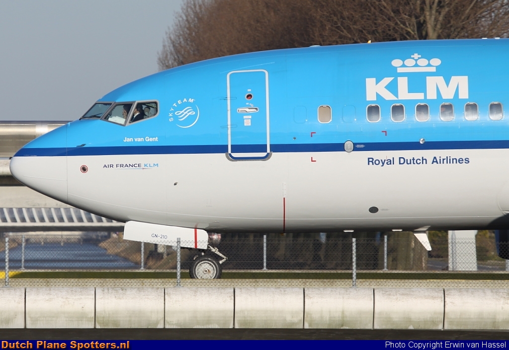 PH-BGN Boeing 737-700 KLM Royal Dutch Airlines by Erwin van Hassel